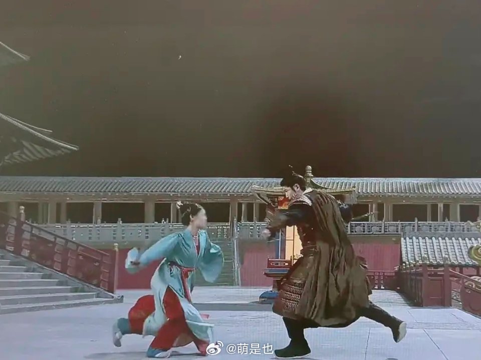 白鹿吊威亚用替身，正片直接把替身脸用蒙版模糊，这也太糊弄观众了吧 