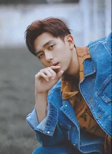 李现终于原谅现偶了 孟弗渊这个角色的难点在于：他出身名门，所以要有贵气；他是科技