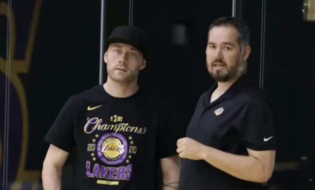 看到新闻巴斯家族彻底成为过去式……这几天还重温菲尔杰克逊的书，提到零几年和巴斯共