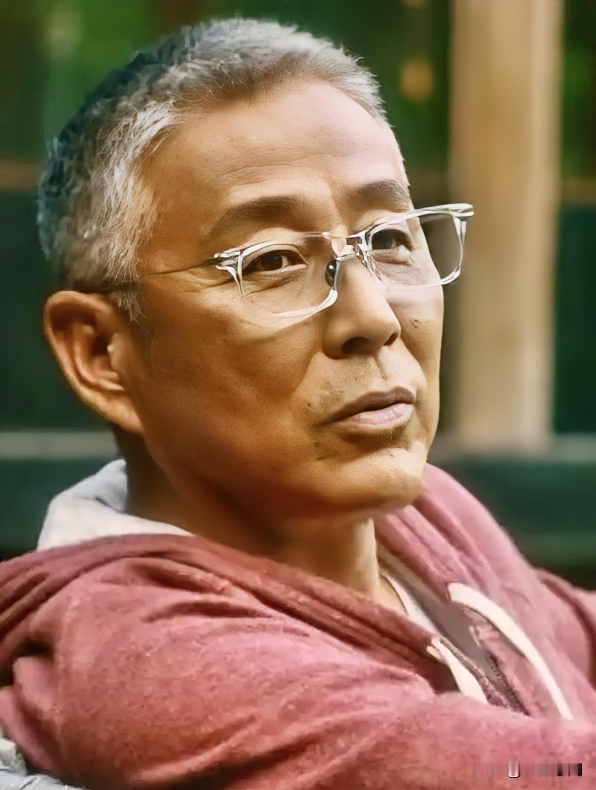 陈道明说：“当别人对我们不好，甚至故意欺负我们的时候，我们既不用硬怼回去，也不用