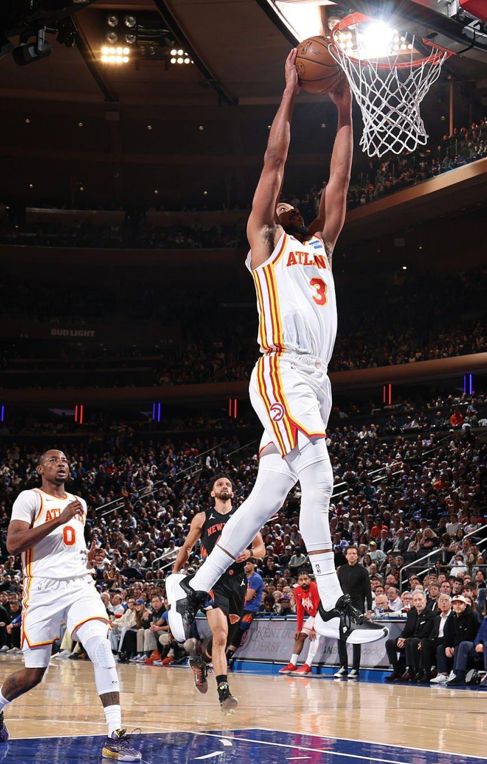 CJ·麦科勒姆 · 李宁 CJ4登场35分钟 22投12中32分 3篮板 6助攻