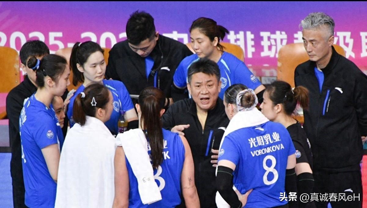 上海女排赢了，25年9亚1冠，终于不是亚军了。
昨天晚上卢湾体育馆喊声快把屋顶掀