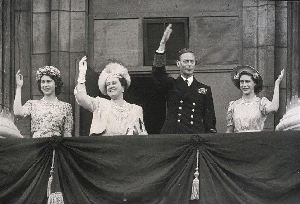 英国王室[超话]  8️⃣0️⃣年前的今天1945年8月15日，日本宣布无条件投