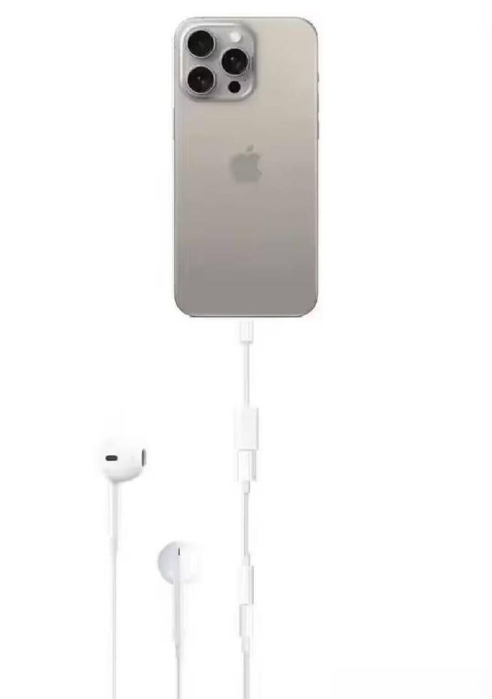 苹果式问题，你知道这台iPhone15 Pro用了几个转换器？[看]哈哈，耳机到