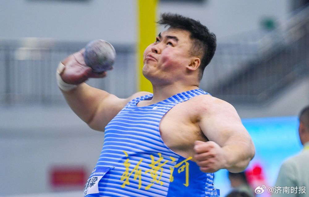 【20.95米强势摘金！#铅球选手邢家梁三破全国纪录#】3月27日，在济南举行的