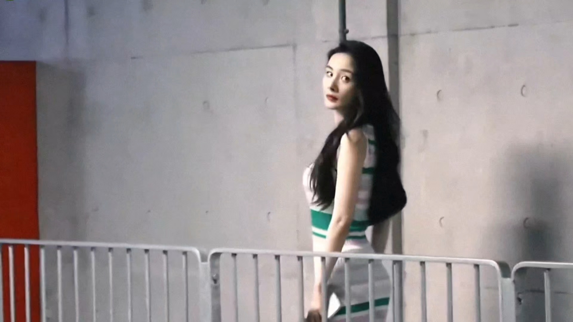 杨幂惊蛰无声特辑这还说啥了 大年初一看白帆！期待演员杨幂在电影中的精彩表现