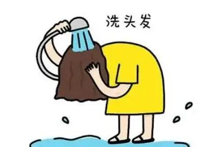 #健康真探社#【几天洗一次头发最好？终于有答案了】在洗头这个问题上，人们自然分成