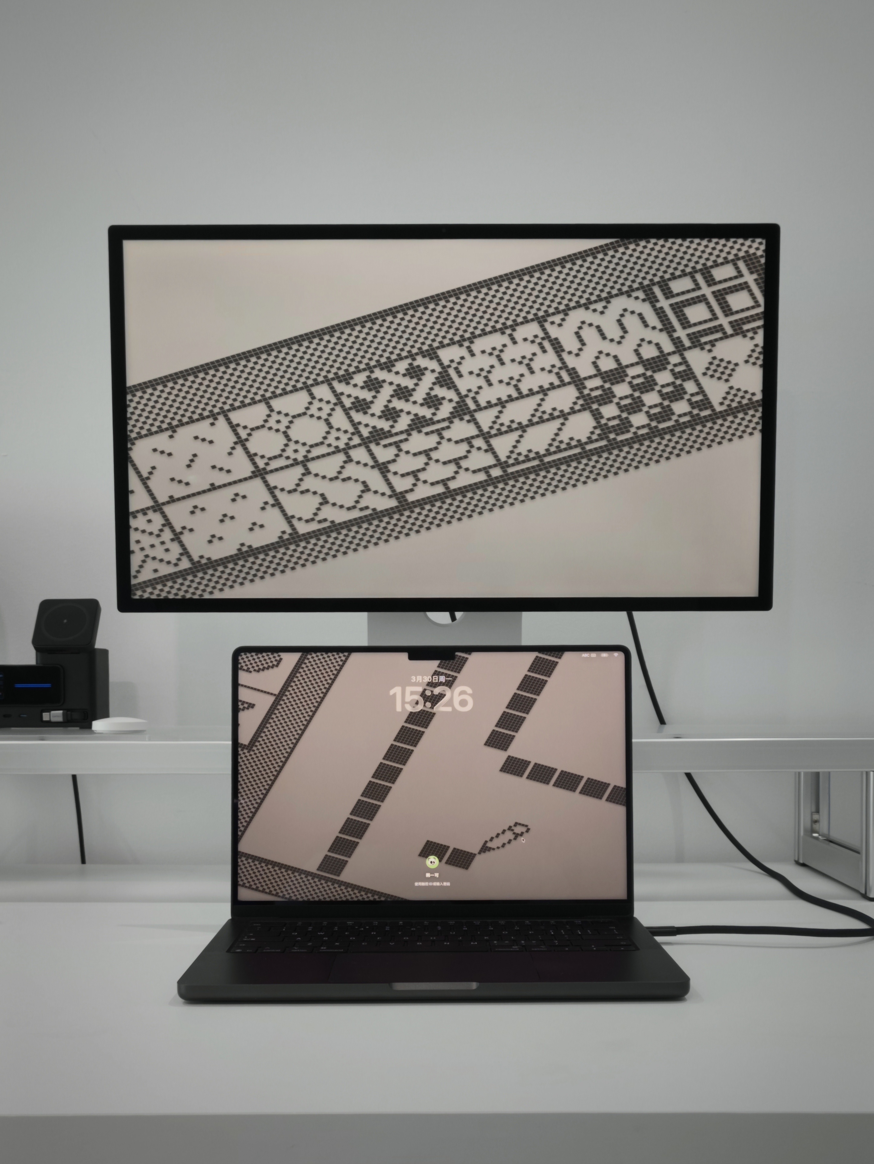 为什么别人拍屏幕看起来都是四平八稳，我拍就感觉想拍的平直都很困难 有点东西