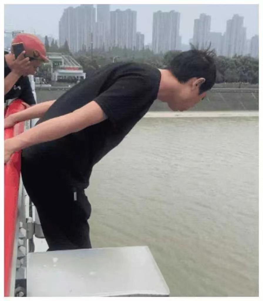 “这就是乱来的下场！”湖北，23岁小伙吴某与40岁已婚女子张某保持情人关系。期间