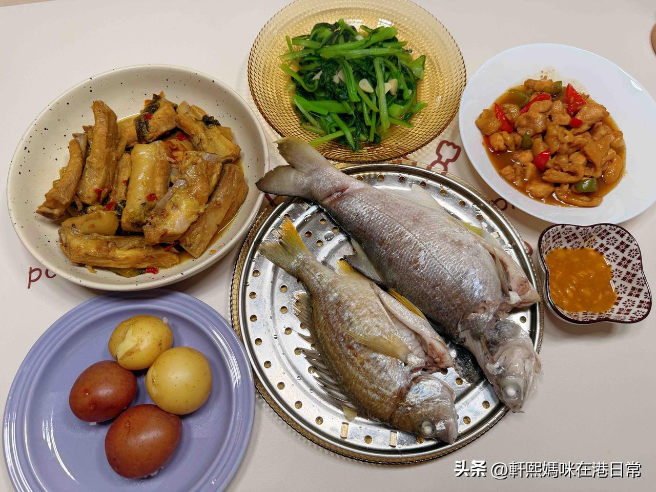 吃饭啦！今晚弄鱼饭，真的好好吃啊，鱼好嫩好嫩，点普宁豆酱吃一流，一下两条就吃完了