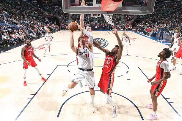 交易截止日前的快船球迷：大洛进先发可以激发出小卡的得分能力，有了大洛，小卡拿30