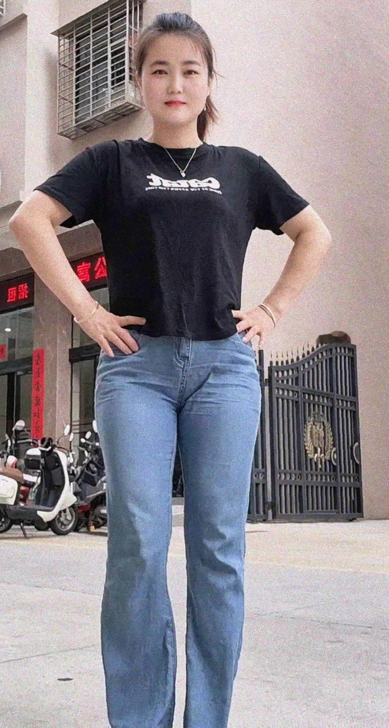 不用别人观赏，自己欣赏穿搭就够。