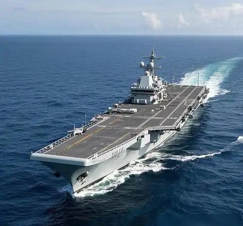 军事专家戴旭最近说了句大实话，极其扎心。咱们航母下水，五代机满天飞，导弹快到没影