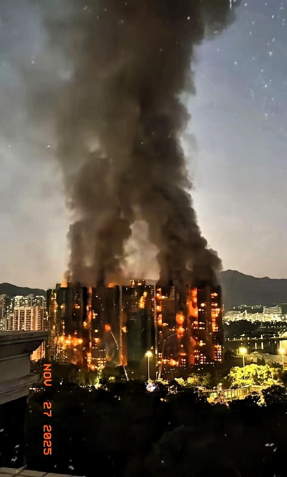 刷到香港火灾的新闻，
老公盯着画面沉默了好半天，
突然开口说，你之前担心的没错，