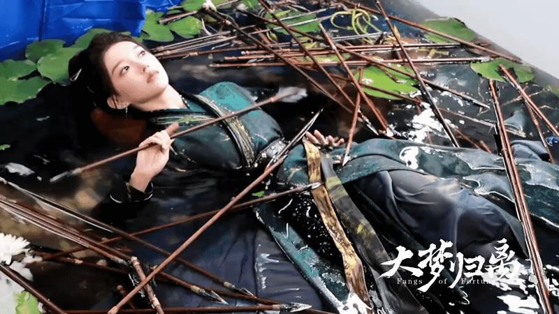 #程潇30秒切换3种情绪#啊啊啊啊美女湿身拍海报真的对我眼睛很友好，现场拍摄情绪
