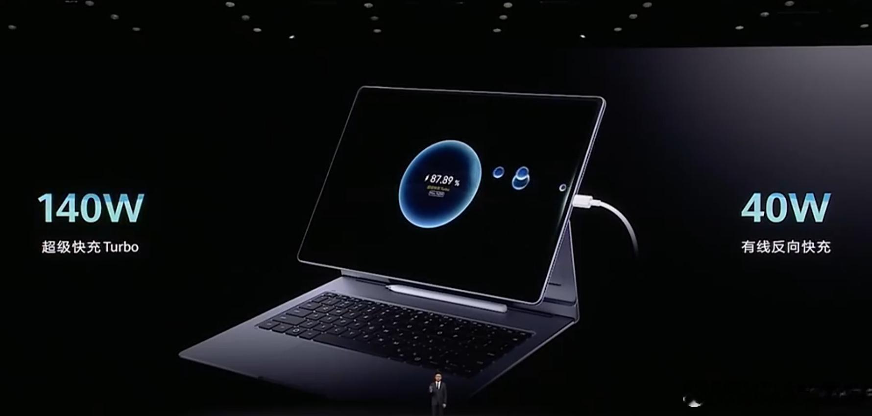 MatePad Edge算是把二合一刚需拿捏得很精准了。还搭配星跃悬浮键盘也不显