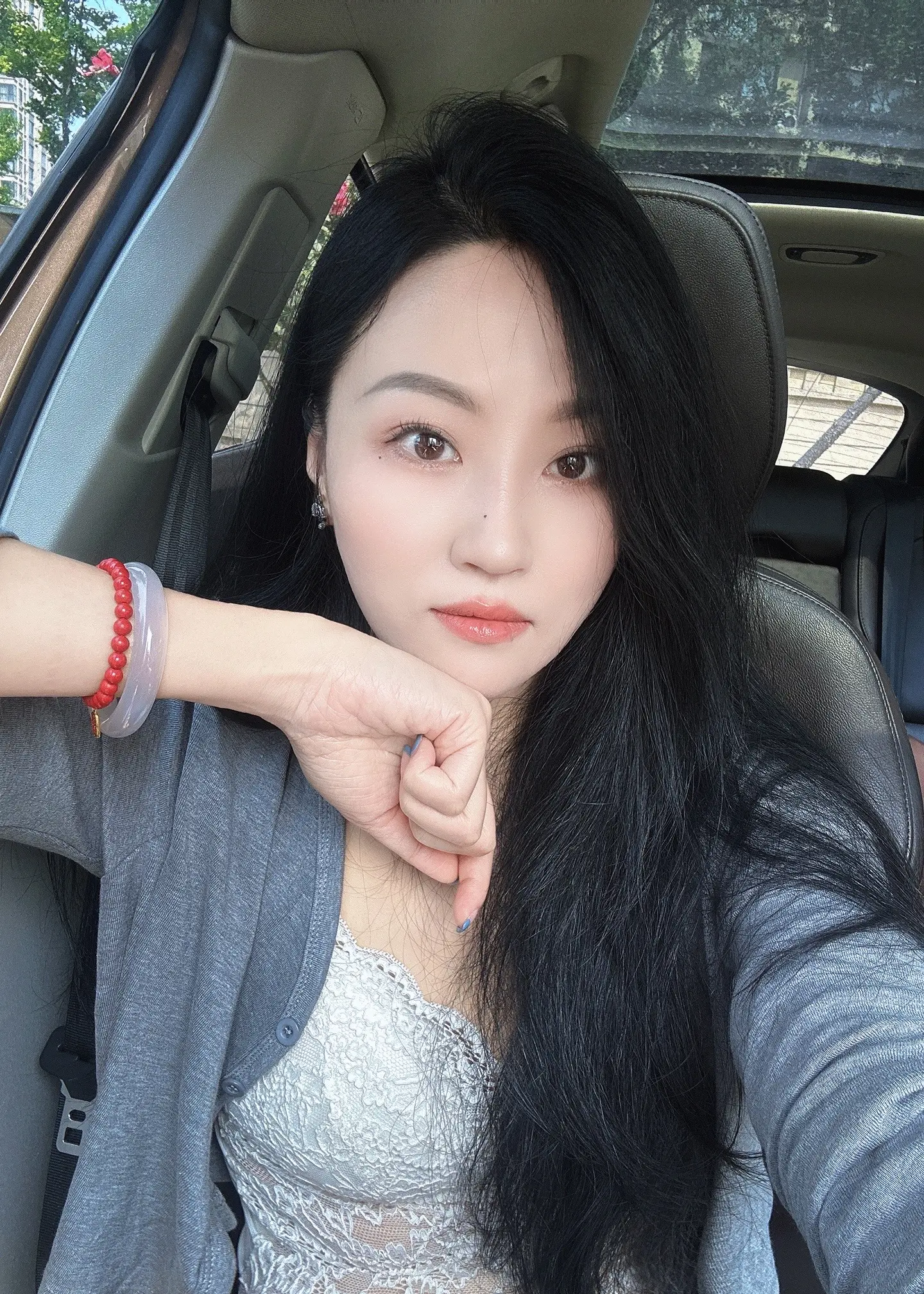 你特别烦躁的时候，先保持冷静或者吃顿好吃的或者看场电影，不要试图跟朋友...