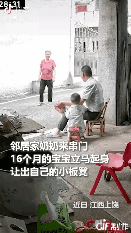 16个月大的小奶娃竟火到人民日报，懂事程度让大人都自愧不如，这究竟是怎么回事？