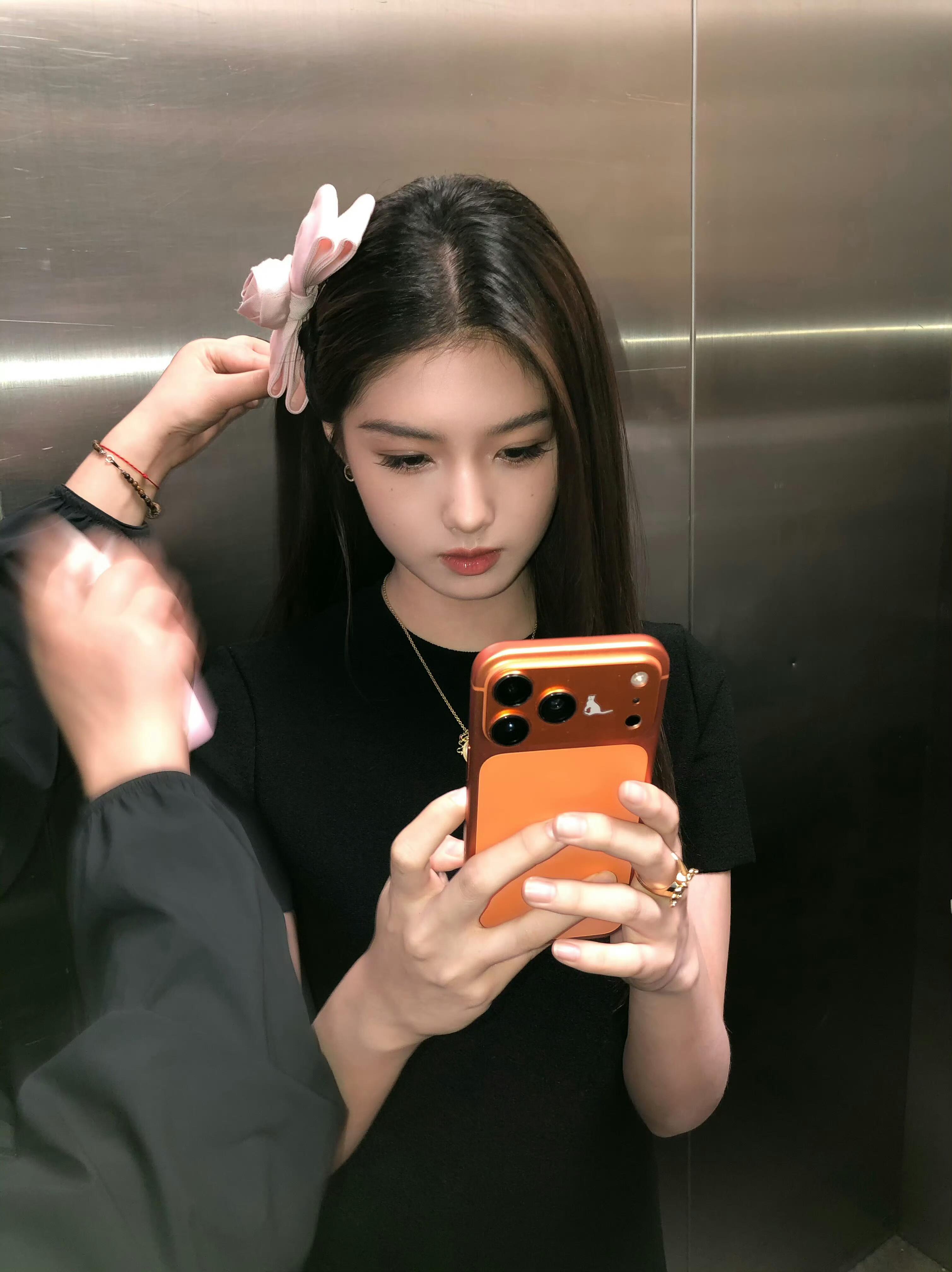 艾米进组几天瘦了一大圈开始有姐感了～小女孩 