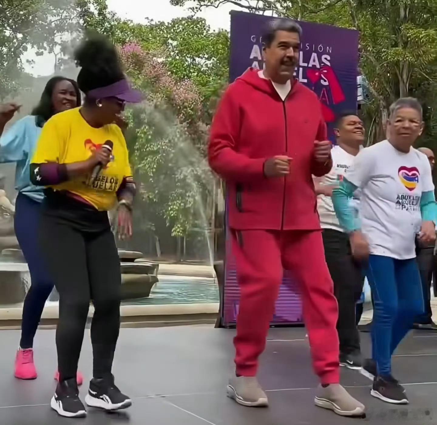 有美媒说，在埃尔多安的斡旋、劝说和保证下，马杜罗考虑有条件卸任出国。我觉得不大可