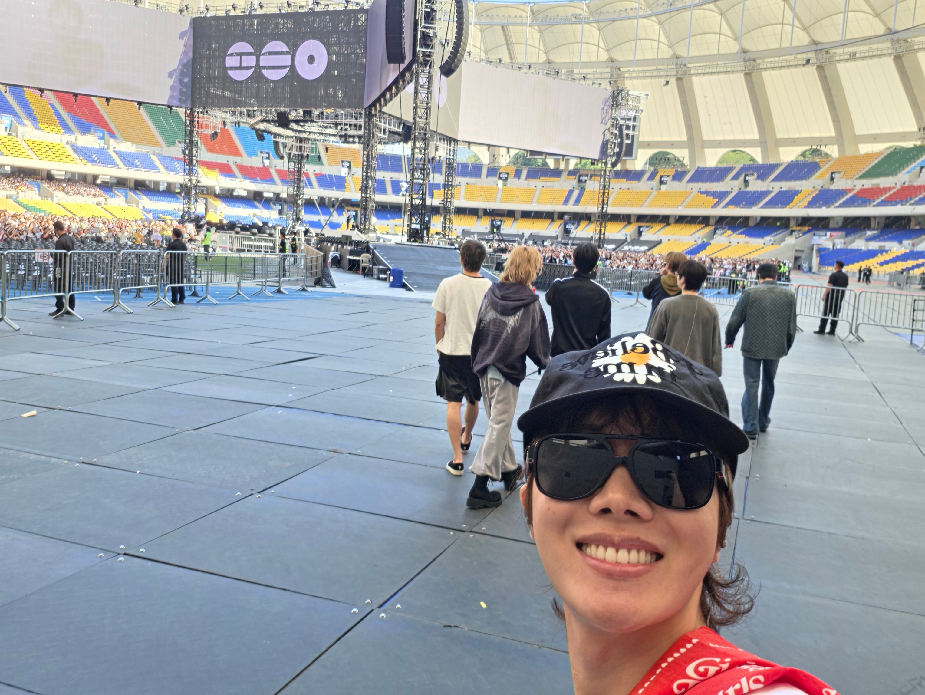 号锡weverse更新阿米, 谢谢你们13年以来的陪伴和爱!知道的吧? 我一直是