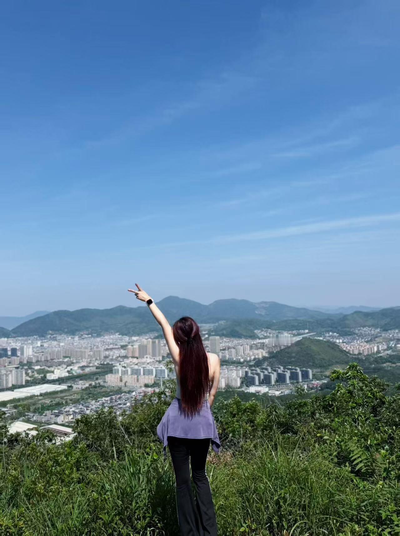 苗京京说
真正厉害的人
早就戒掉了情绪

不是没脾气，也不是活成了木头。是事情发