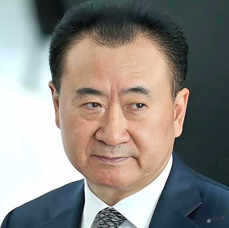王健林今晚可能要失眠了，因为他的儿子王思聪又上了热搜。

王思聪曾在网红圈风光无