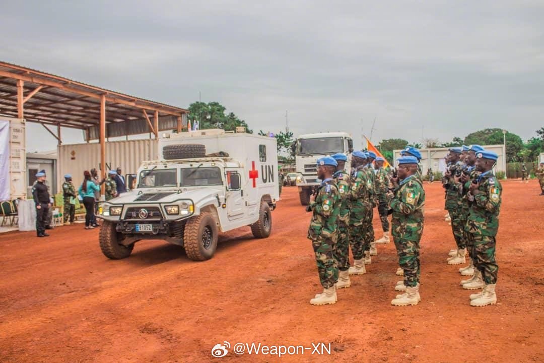 #兵器影像[超话]# 科特迪瓦维和部队使用中国造东风EQ2050救护 车，执行维