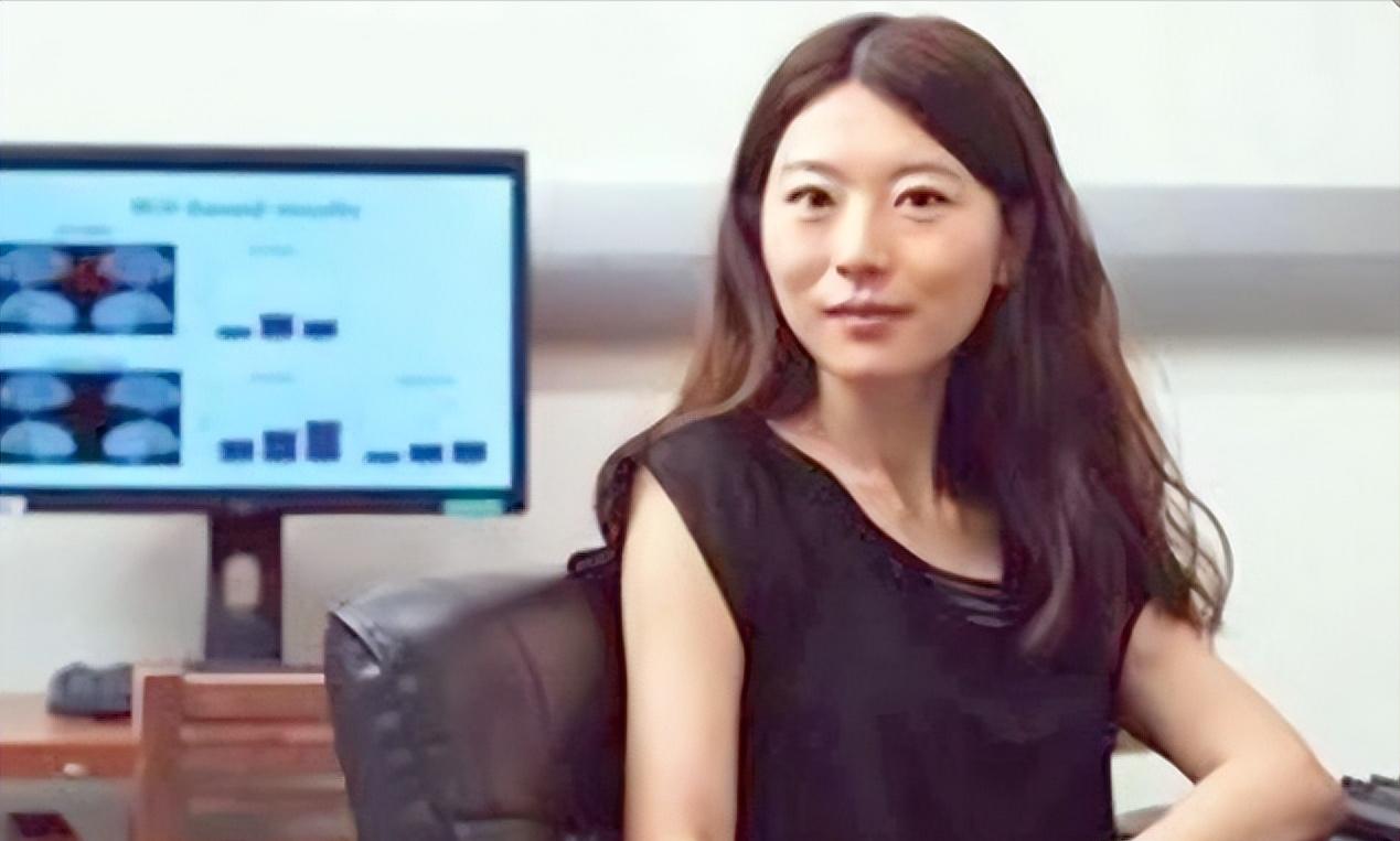 “我宁愿在美国住下水道，翻垃圾！也不回中国！”谁能想到，说出这句话的人，竟然是满