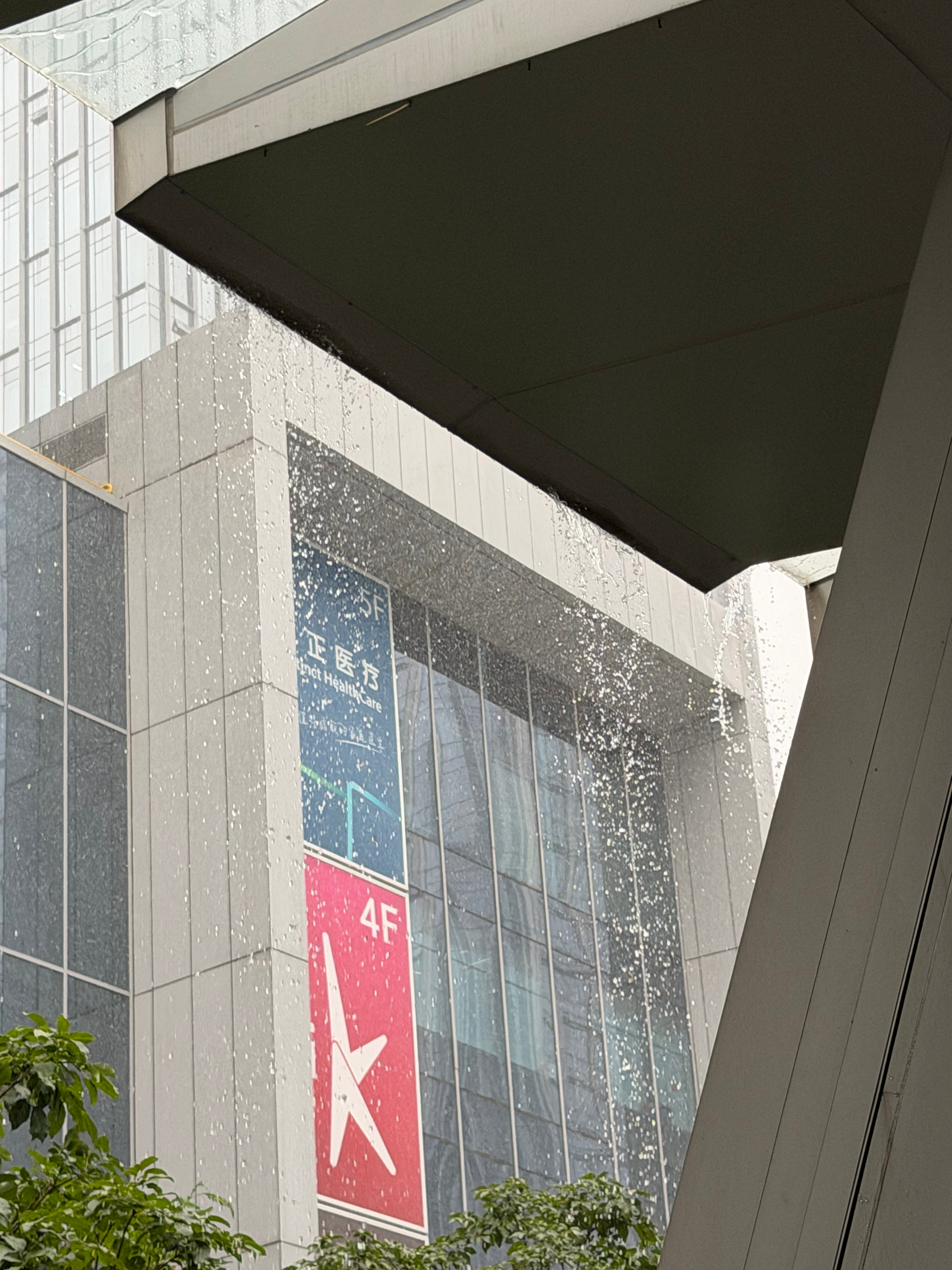 突然来的大雨…难道小成真的是雨神？ 