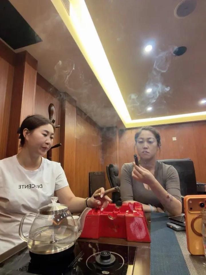 行苟且之事，冠以深情之名
你要的自由 还给你 抖音玩法合伙人计划
