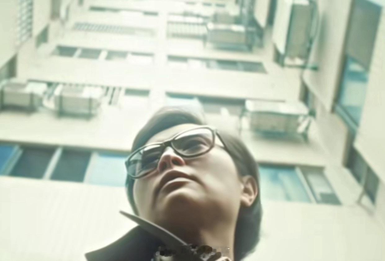 交锋第一集抓凌玲电视剧交锋 开篇就这么刺激吗？！吴越饰演的蒋在珍迅速反应自己暴露