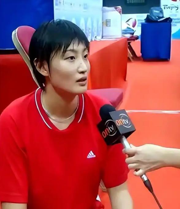 女排杨昊离婚这事挺让人意外的。她家庭条件优渥，和富商恋爱9年才步入婚姻，却最终离