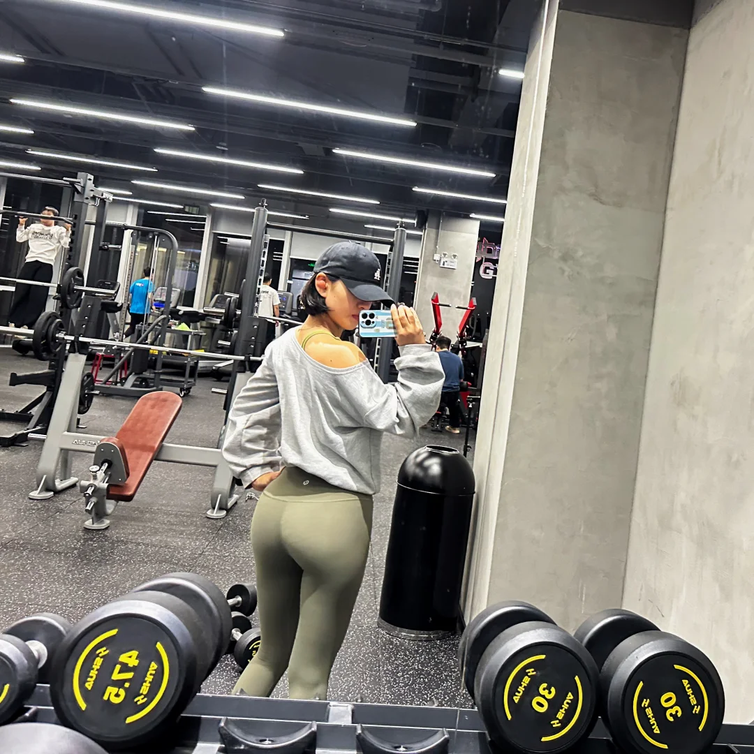 撸铁女孩 健身穿搭 撸铁日常