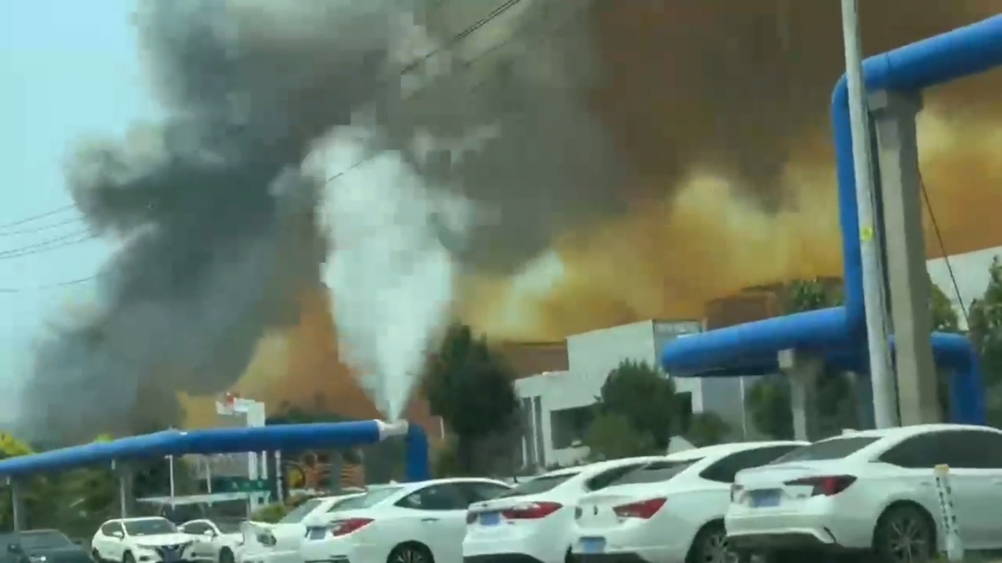 山东一化工车间发生爆炸热点现场 5月27日11时57分许，山东高密一化工厂车间发