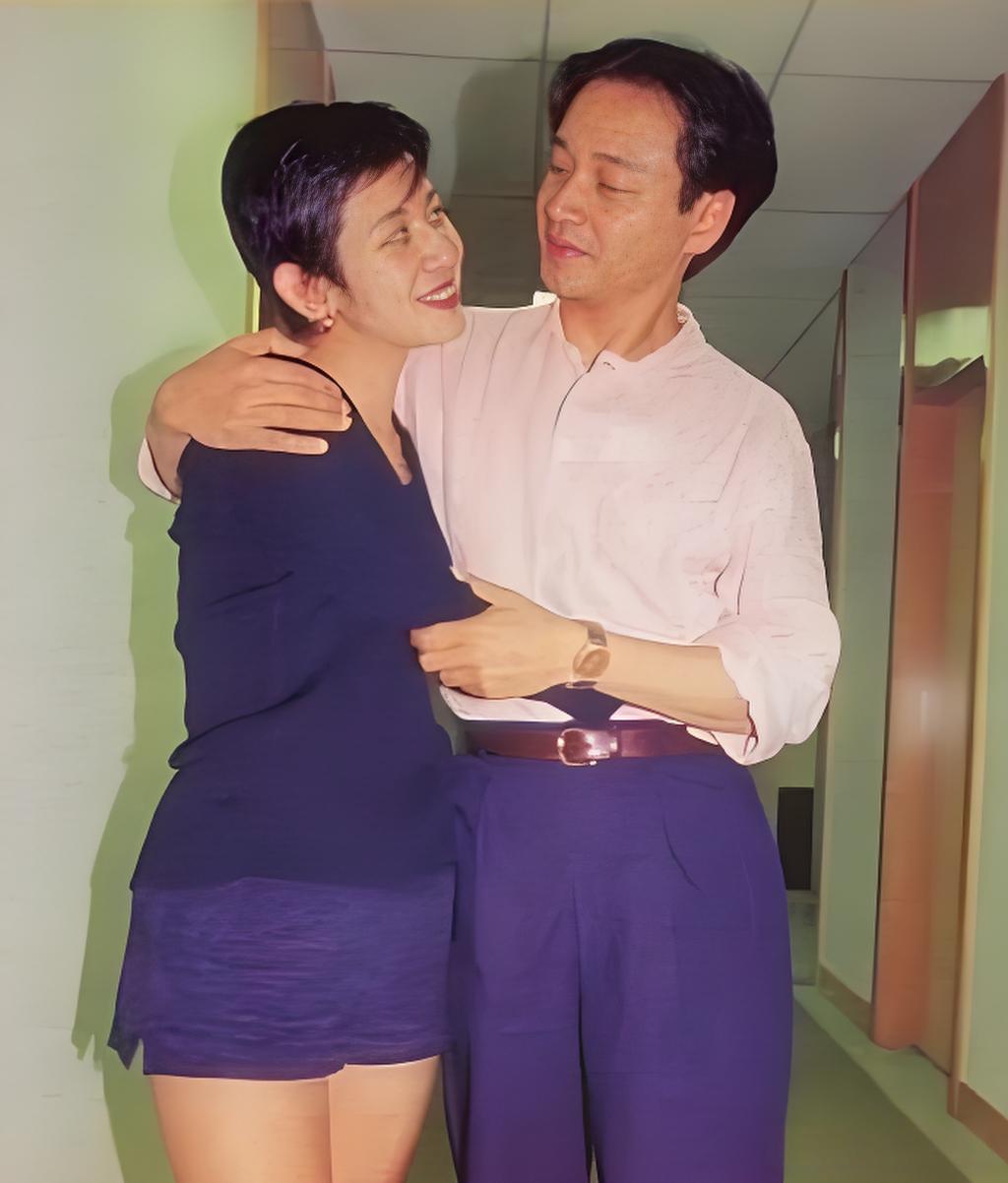 在一个节目上，汪涵问吴君如:“在和你合作过的明星中，张国荣、刘德华、周...