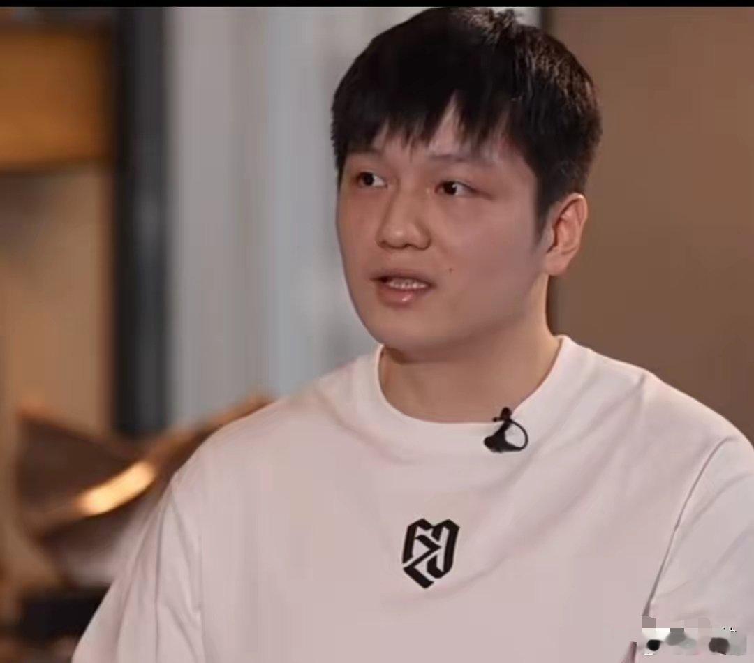 樊振东微博发文饭圈文化伤害的是每一个运动员，体育圈需要回归纯粹。小胖的心声也代表