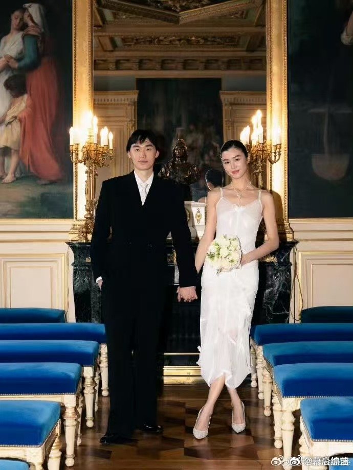 林子濠是陈瑜的初恋陈瑜林子濠结婚陈瑜的浪漫抉择，走遍大千世界，最后嫁给初恋林子濠