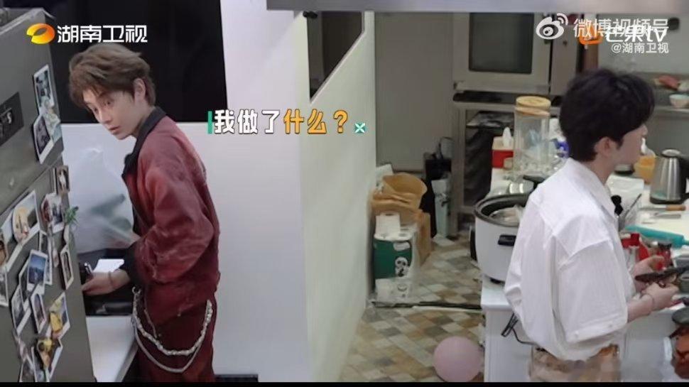 黄晓明情绪价值张口就来中餐厅名场面中餐厅 晓明哥这波操作我给满分！后厨被撞反说“