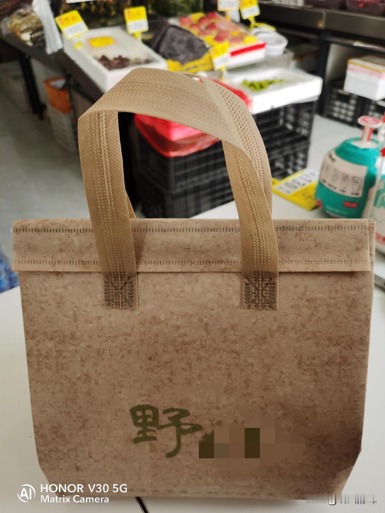 25元一份的减脂餐有用吗？一位熟悉的顾客每天一份，强调一下这个顾客一点也不胖，大