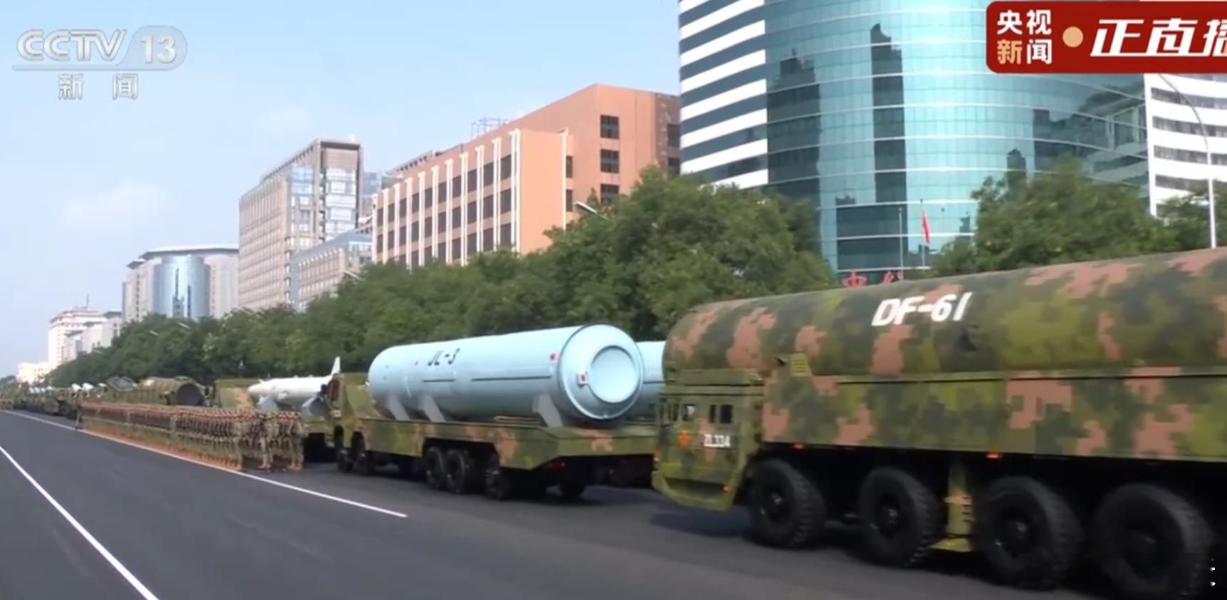 九三盛大阅兵 十年前的9月3日，我国举办了首次以纪念中国人民抗日战争暨世界反法西