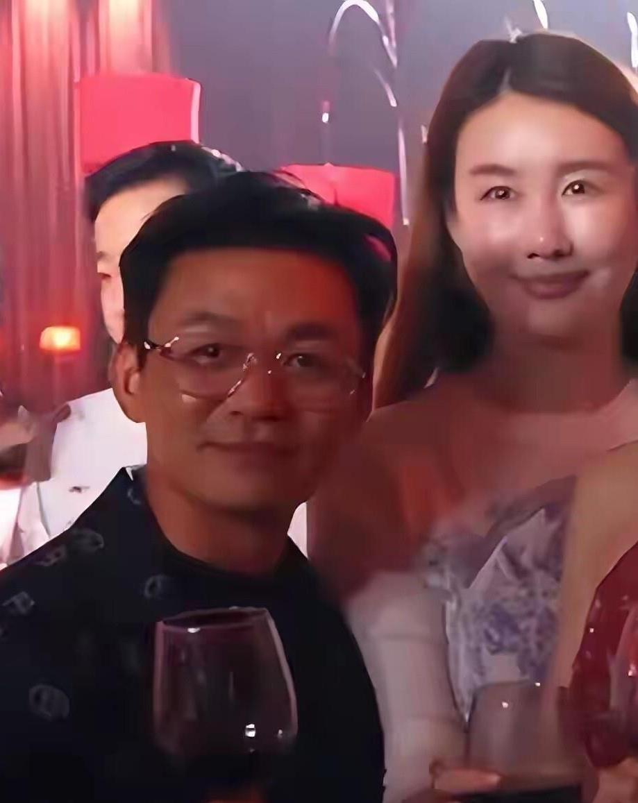 王宝强估计不会和冯清结婚了，
原因很简单，
两人虽然已经相恋8年之久了，但王宝强