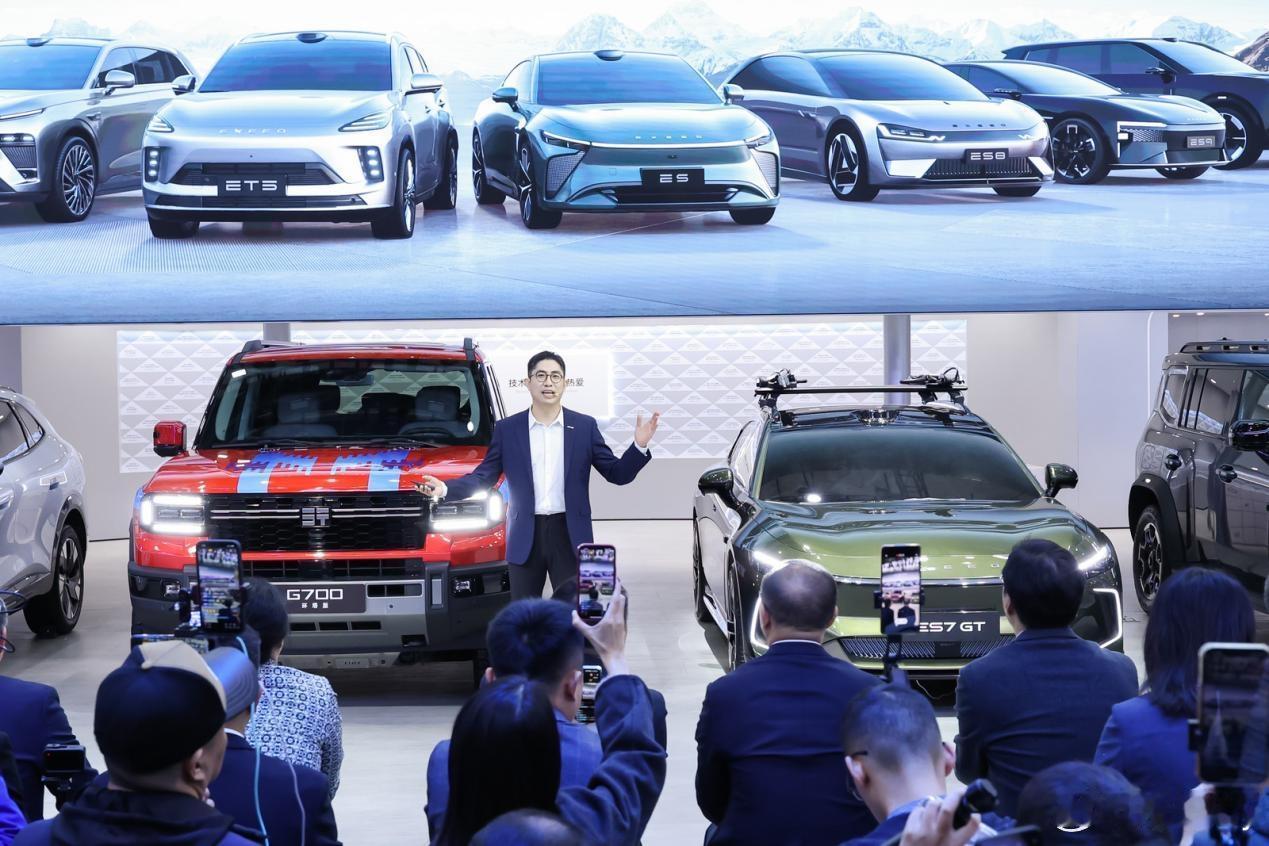 这次广州车展星途的展台挺有看头，ET5、ES HERO、ES7 GT一起亮相，把