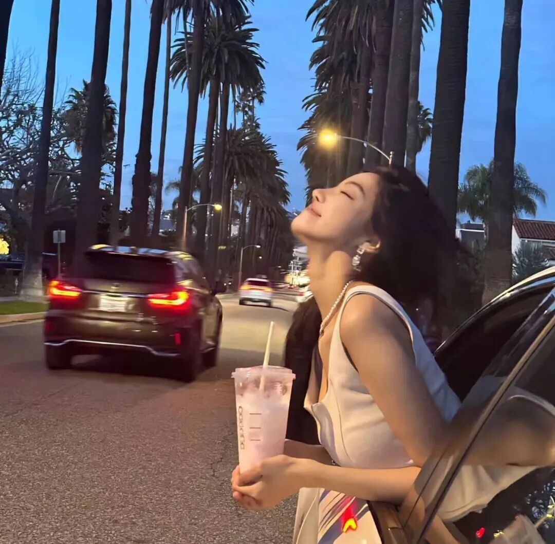 '◡' 𝗦𝘄𝗲𝗲𝘁 🥛 不图你钱的女孩是因为她还没长大 早安晚安感动