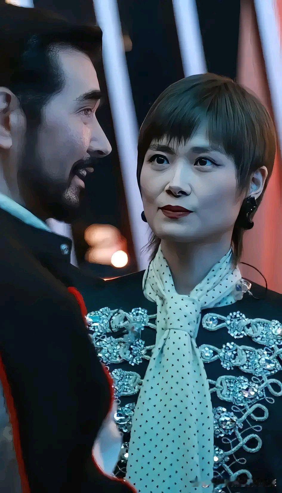 看来不结婚生娃照样会老啊， ​​​