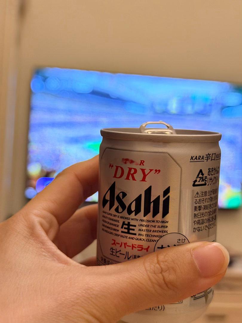 熬夜看球真的巨上火！！！！但…熬夜归熬夜，庆祝归庆祝三场的荣耀换来三只小喵吃大餐