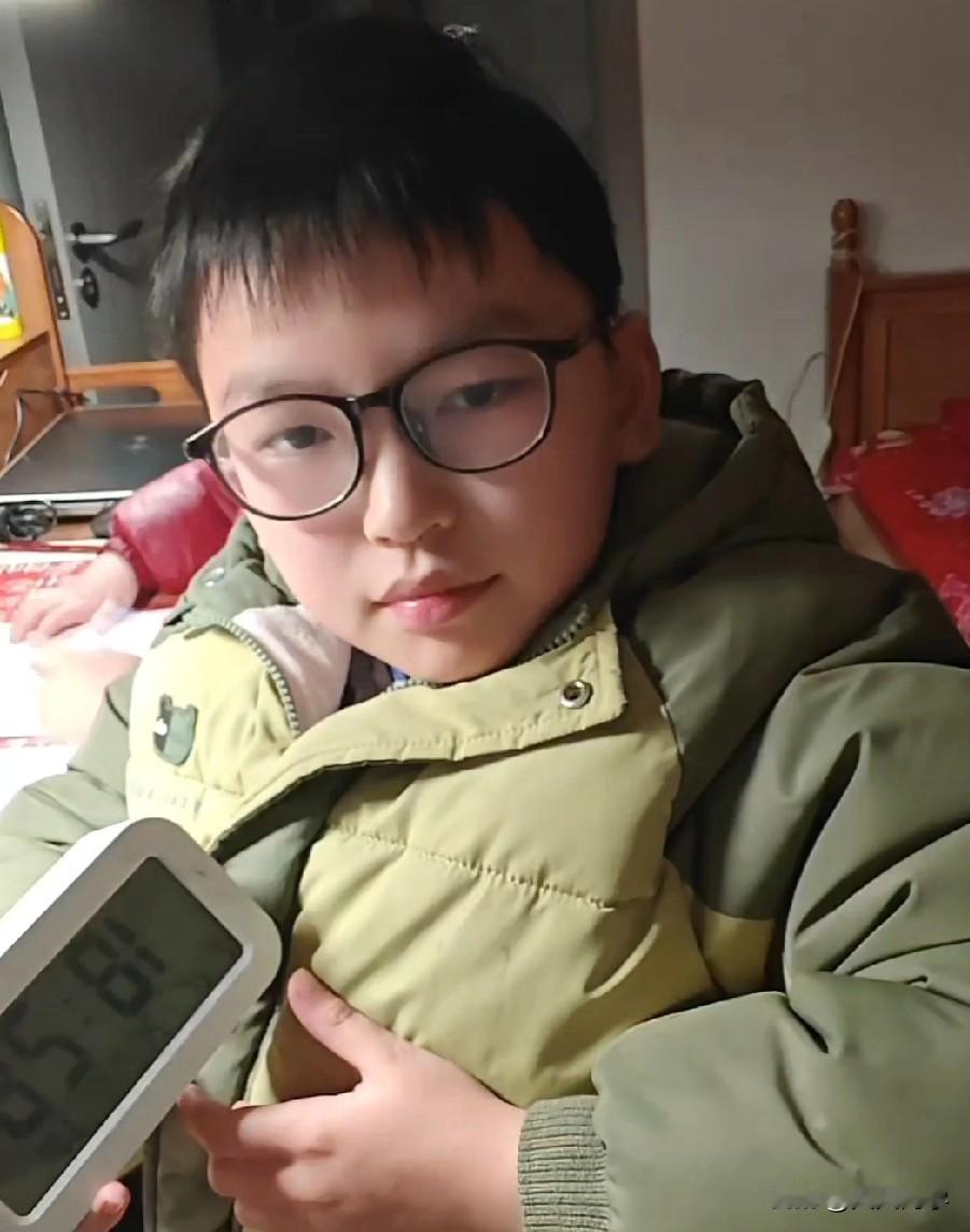 @皎皎月光现在改名@天天同学。

我儿子天天同学写作业实在太磨蹭了，于是我就想到