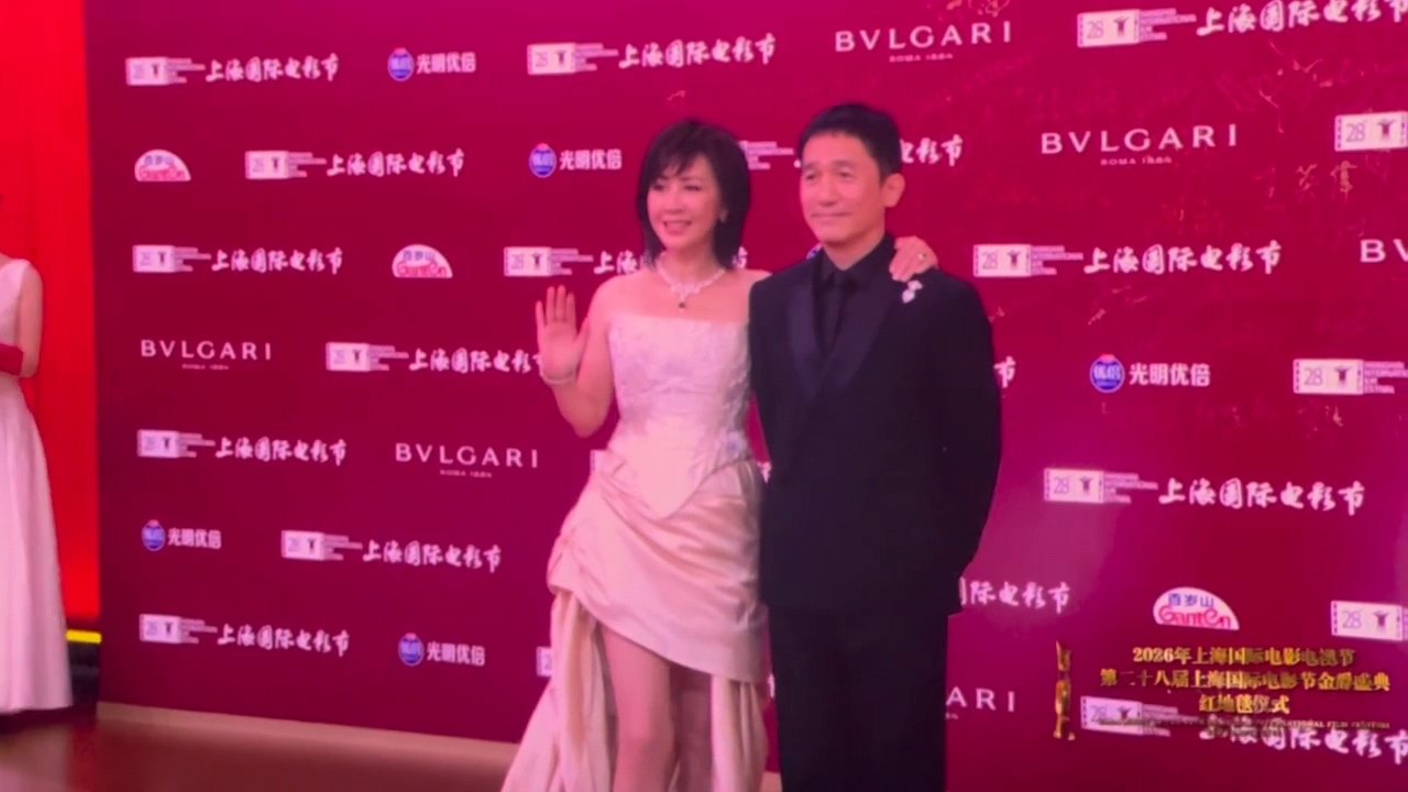 梁朝伟刘嘉玲这段笑点太密集了哈哈哈哈哈哈哈哈是真的笑点一个接一个，现场笑声笑死了