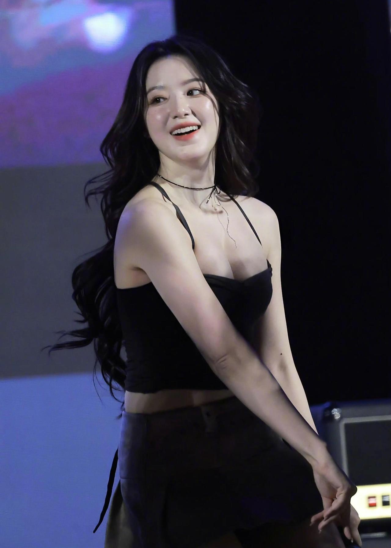 她这辣妹风，杀疯了！