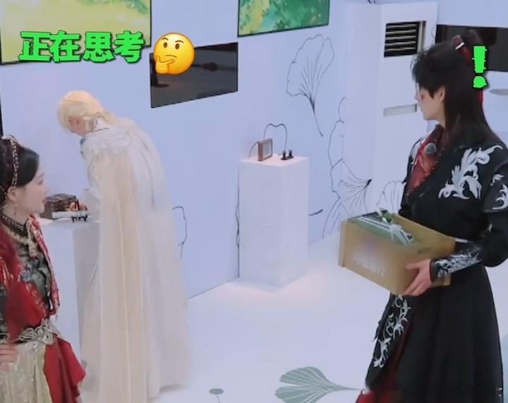 谁见了丁程鑫都得急头白脸夸一顿丁程鑫表面淡定心里爽飞了 丁程鑫的白发异域小王子造